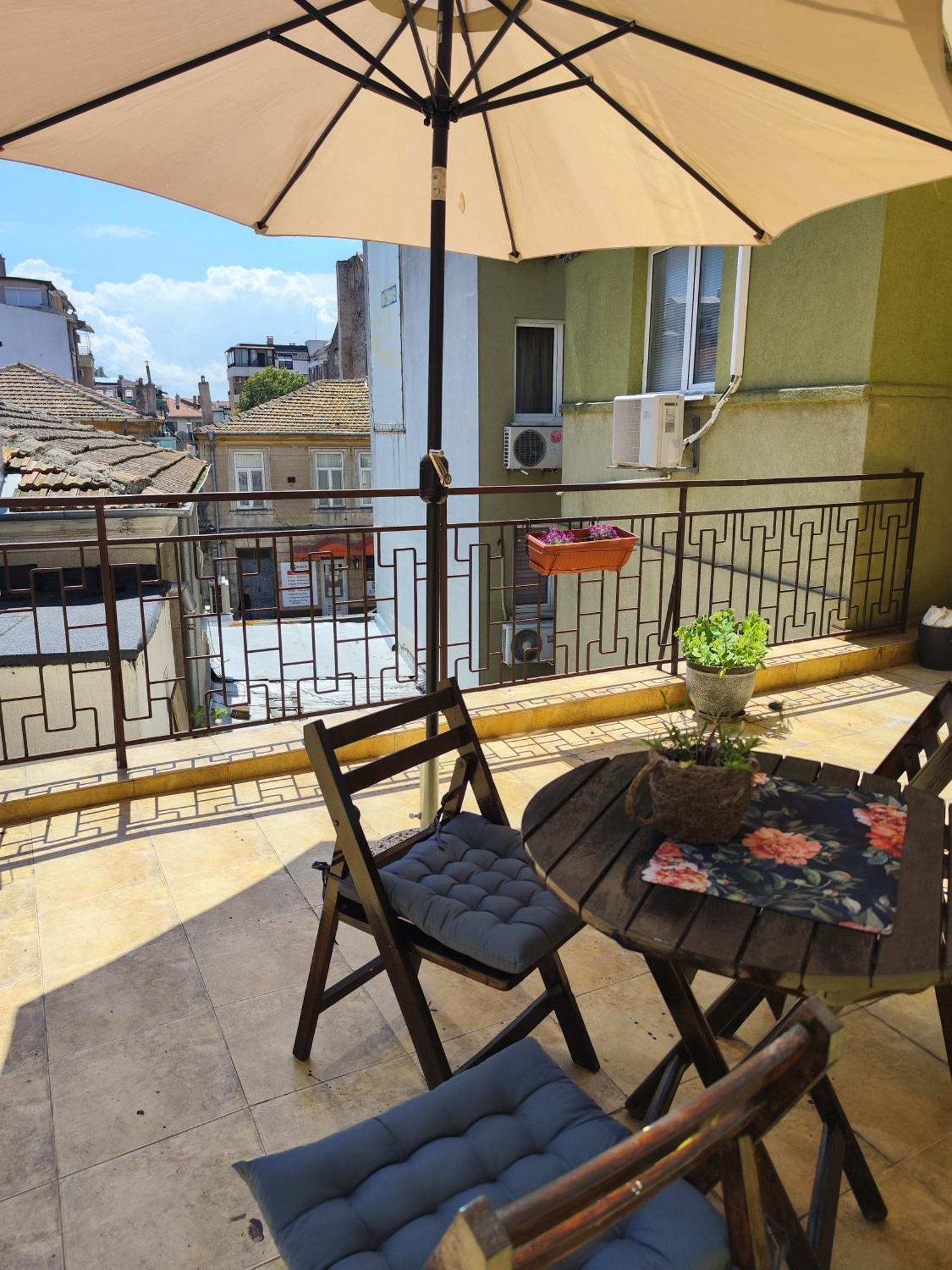 Art Apartment Kiril And Metodi Square Burgas by Rom bilde