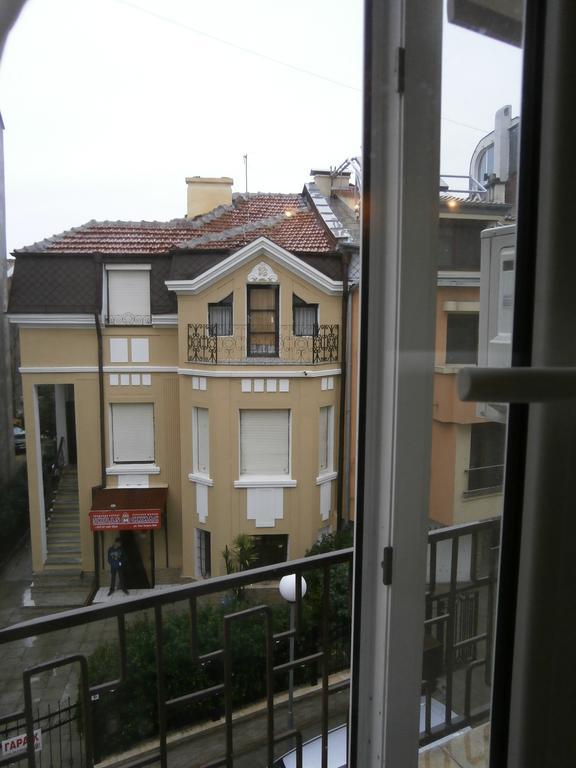 Art Apartment Kiril And Metodi Square Burgas by Rom bilde