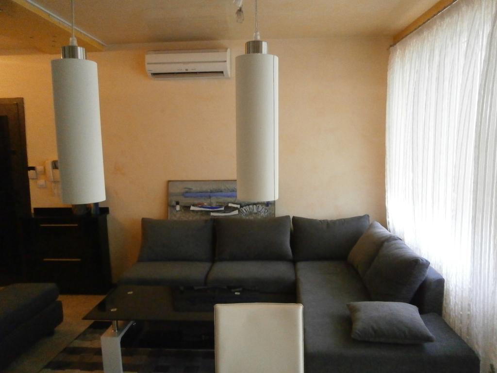 Art Apartment Kiril And Metodi Square Burgas by Rom bilde