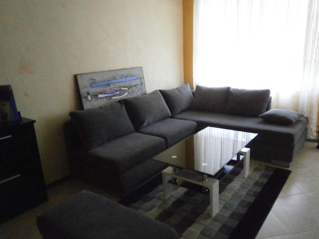 Art Apartment Kiril And Metodi Square Burgas by Rom bilde