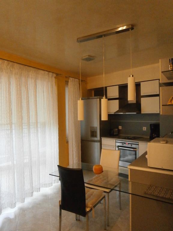 Art Apartment Kiril And Metodi Square Burgas by Eksteriør bilde