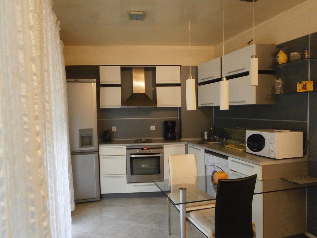 Art Apartment Kiril And Metodi Square Burgas by Rom bilde