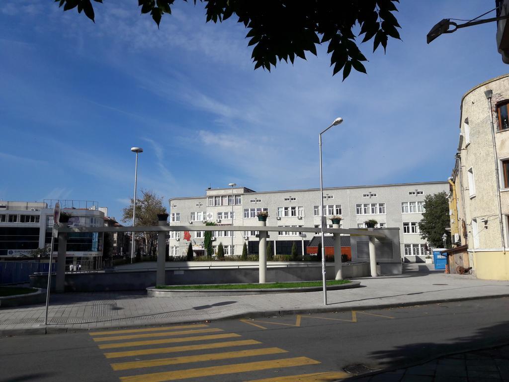 Art Apartment Kiril And Metodi Square Burgas by Eksteriør bilde